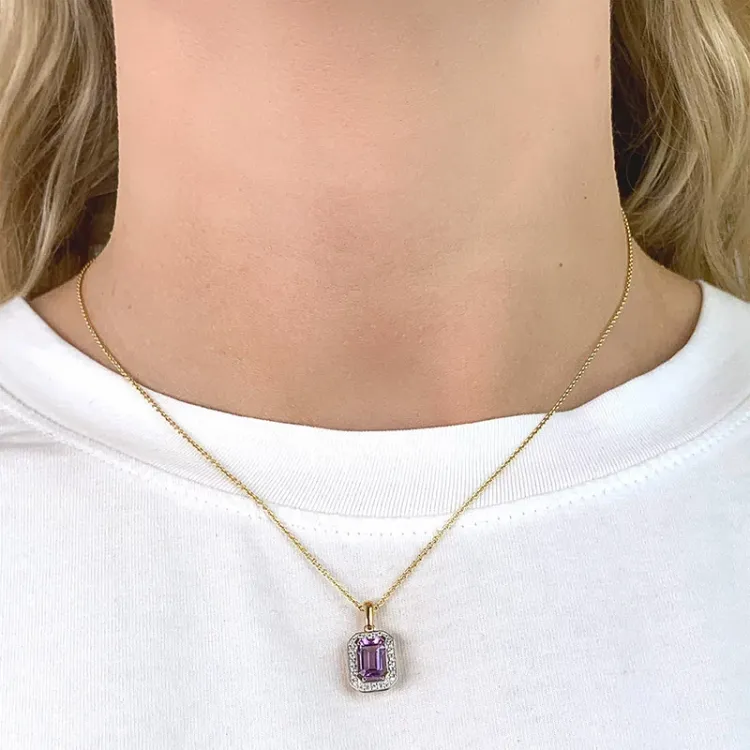 viereckigem Amethyst Anhänger aus 9 Karat Gold mit Rhodium