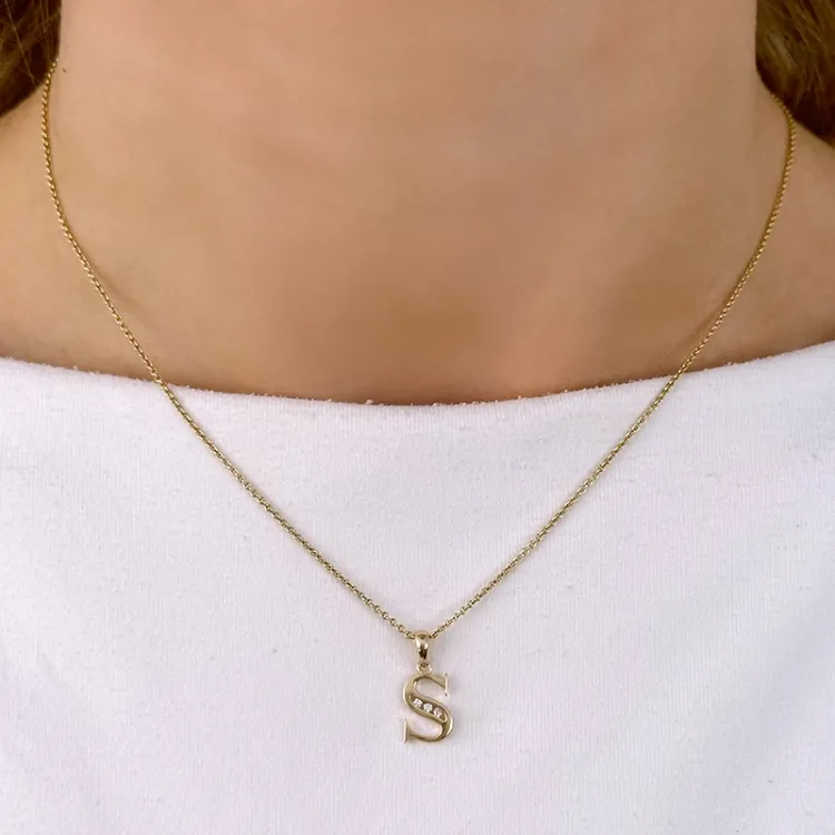 Buchstab s anhänger in 14 karat gold 0,025 ct