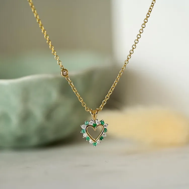 Herz Smaragd Anhänger in 14 karat Gold- und Weißgold 0,13 ct 0,14 ct