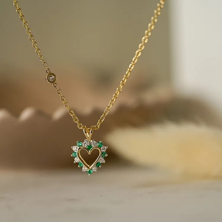 Herz Smaragd Anhänger in 14 karat Gold- und Weißgold 0,13 ct 0,14 ct