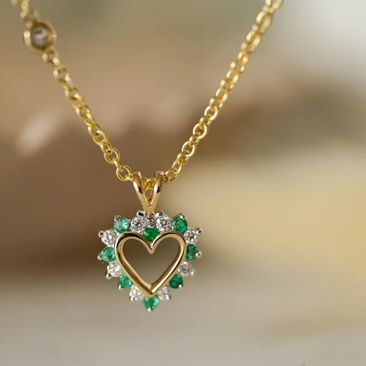 Herz Smaragd Anhänger in 14 karat Gold- und Weißgold 0,13 ct 0,14 ct