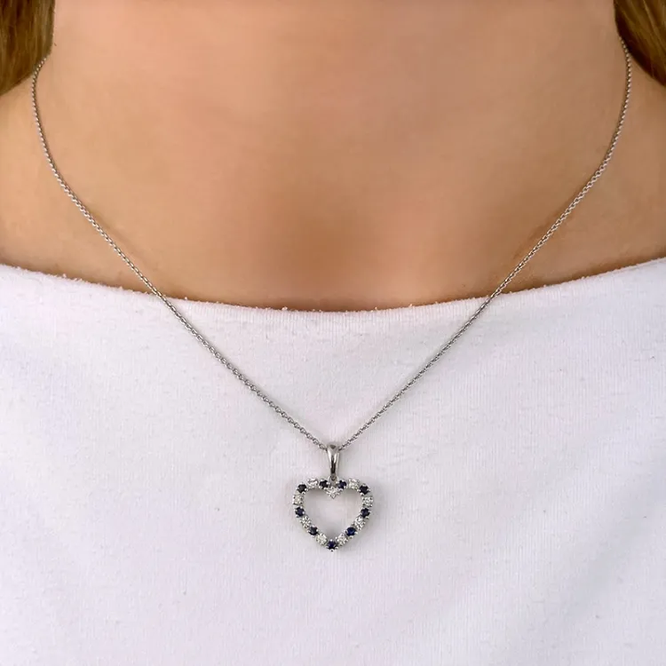 Herz Saphir Anhänger in 14 karat Weißgold 0,20 ct 0,29 ct