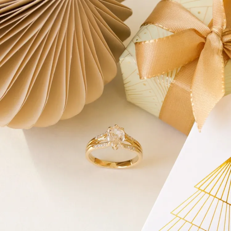 Quarz Diamantring in 14 Karat Gold 0,90 ct 0,12 ct