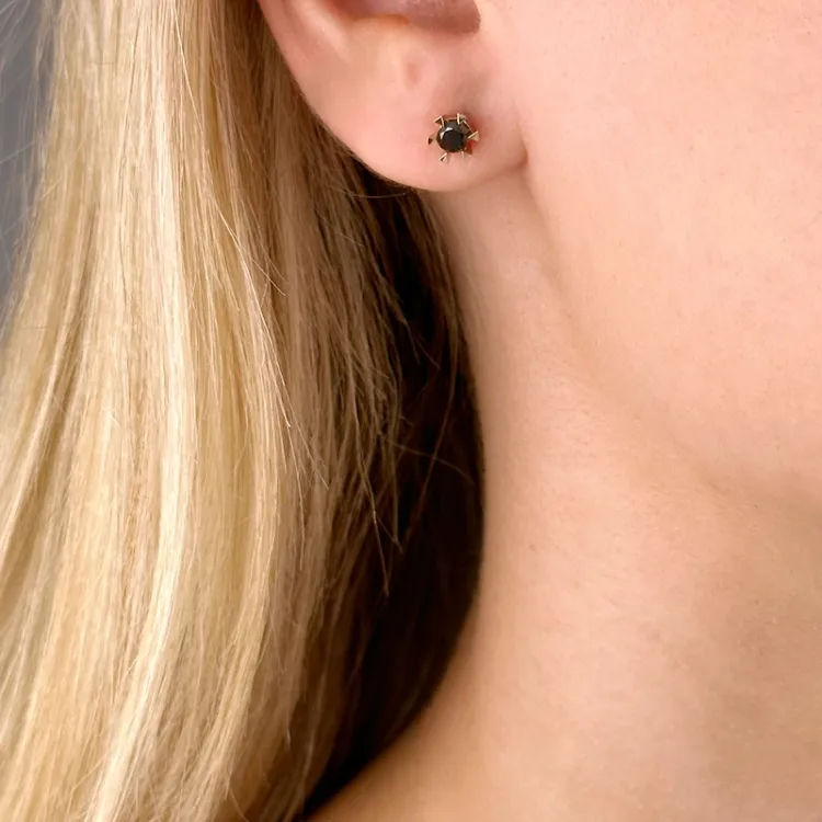 2 x 0,21 ct schwarzem Solitärohrstecker in 14 Karat Gold mit schwarz Diamant