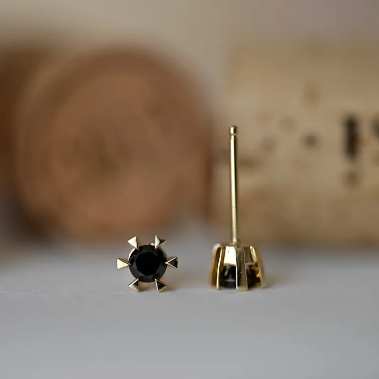 2 x 0,21 ct schwarzem Solitärohrstecker in 14 Karat Gold mit schwarz Diamant