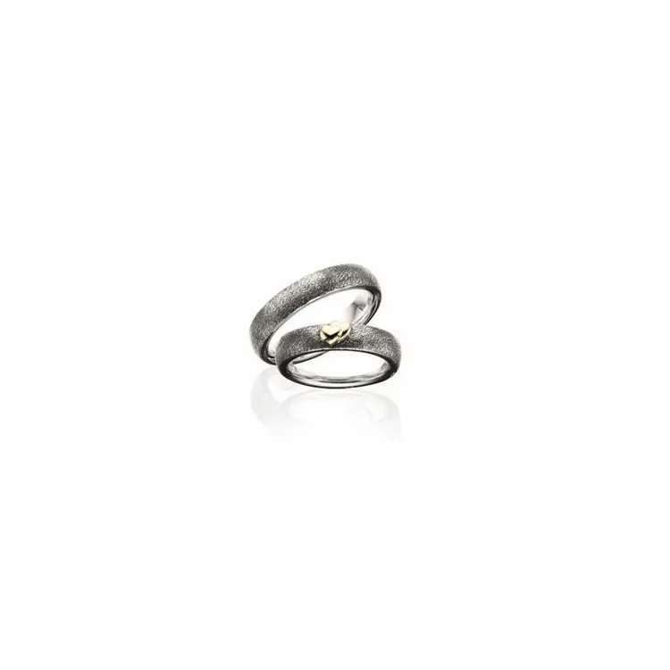 Scrouples trauringe in oxidiertem silber mit Gold
