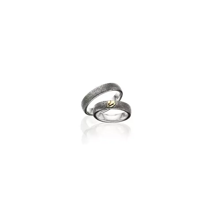 Scrouples trauringe in oxidiertem silber mit Gold