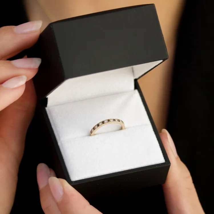 schwarz Memoirering in 14 Karat Gold 0,09 ct 0,10 ct