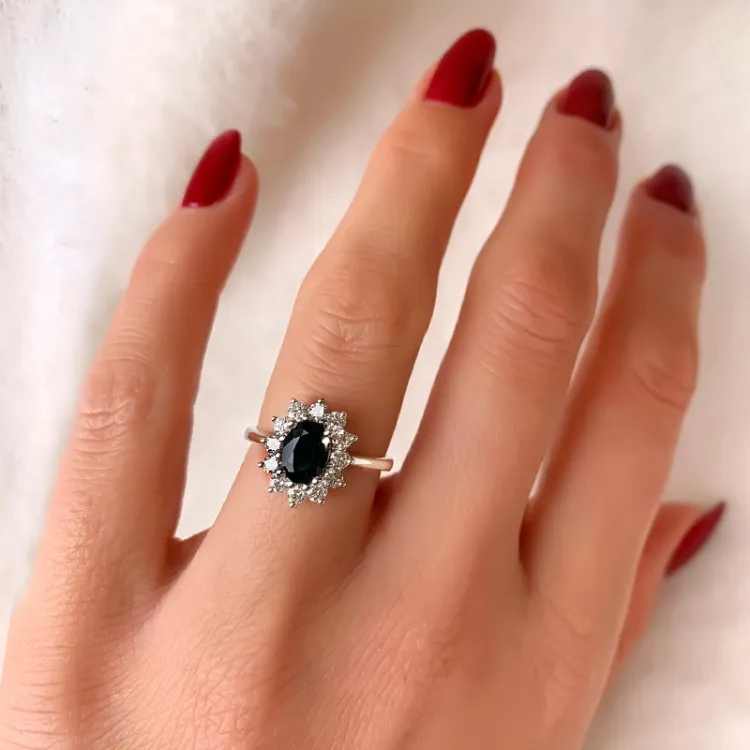 Saphir Rosettenring in 14 Karat Weißgold 0,55 ct 1,00 ct
