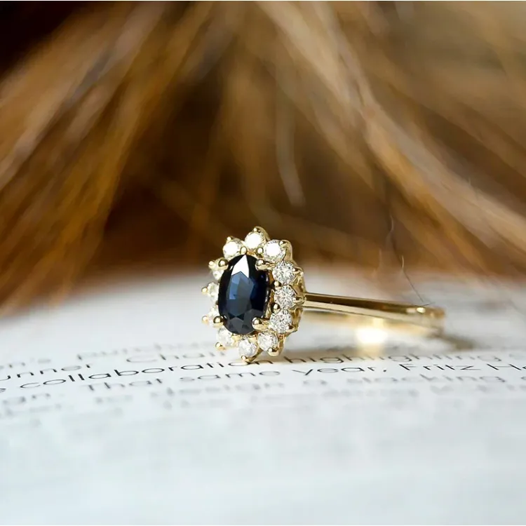 Saphir Rosettenring in 14 Karat Gold 0,26 ct 0,65 ct
