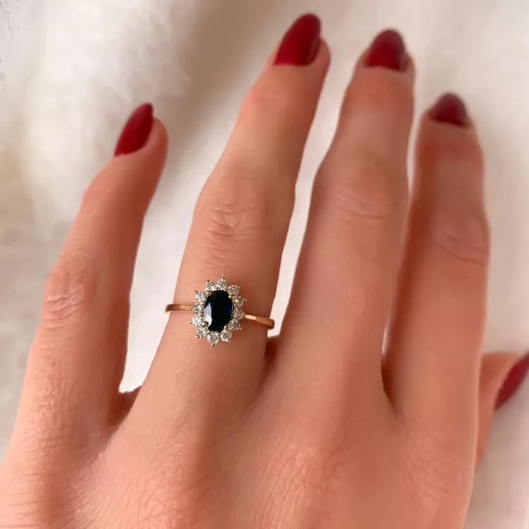 Saphir Rosettenring in 14 Karat Gold 0,26 ct 0,65 ct