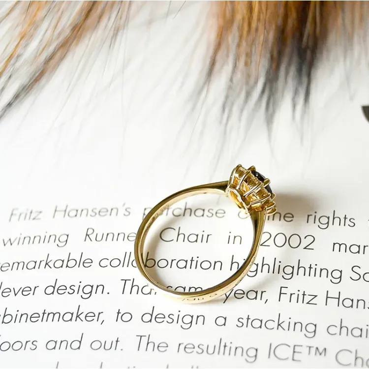 Saphir Rosettenring in 14 Karat Gold 0,26 ct 0,65 ct