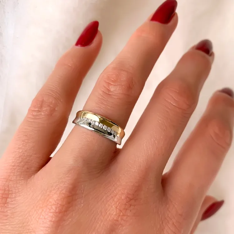 breit Ring in 14 Karat Gold- und Weißgold 0,12 ct