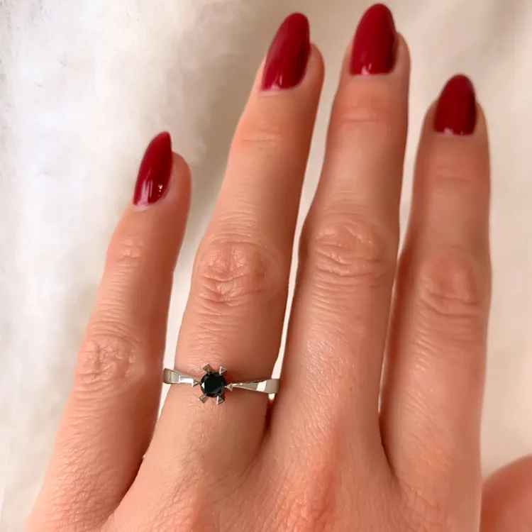0,20 ct schwarz Solitärring in 14 Karat Weißgold 0,21 ct