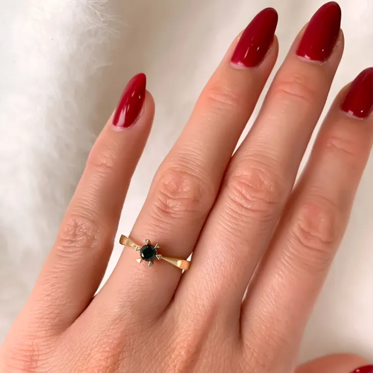 0,30 ct schwarz Solitärring in 14 Karat Gold 0,32 ct