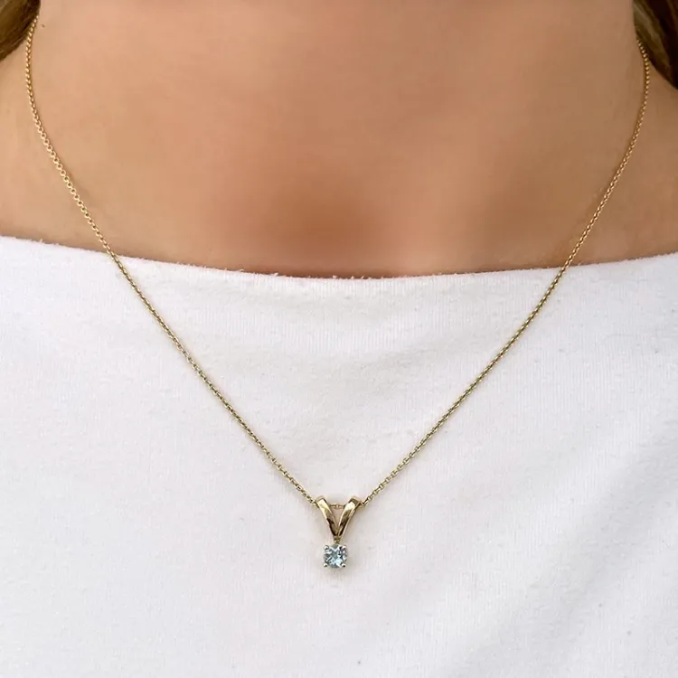Aquamarin Solitäranhänger in 14 karat Gold 0,24 ct