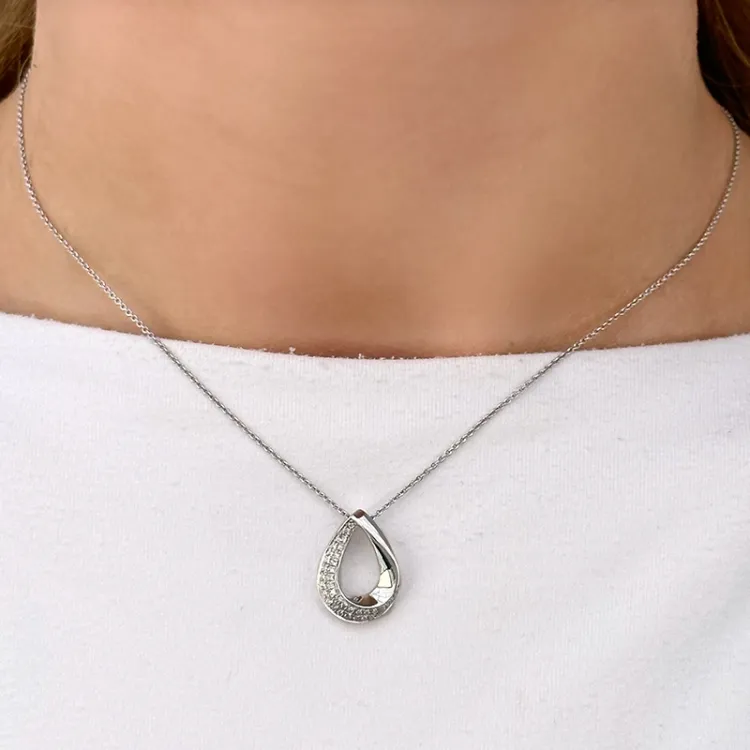 Diamant Anhänger in 14 karat Weißgold 0,16 ct