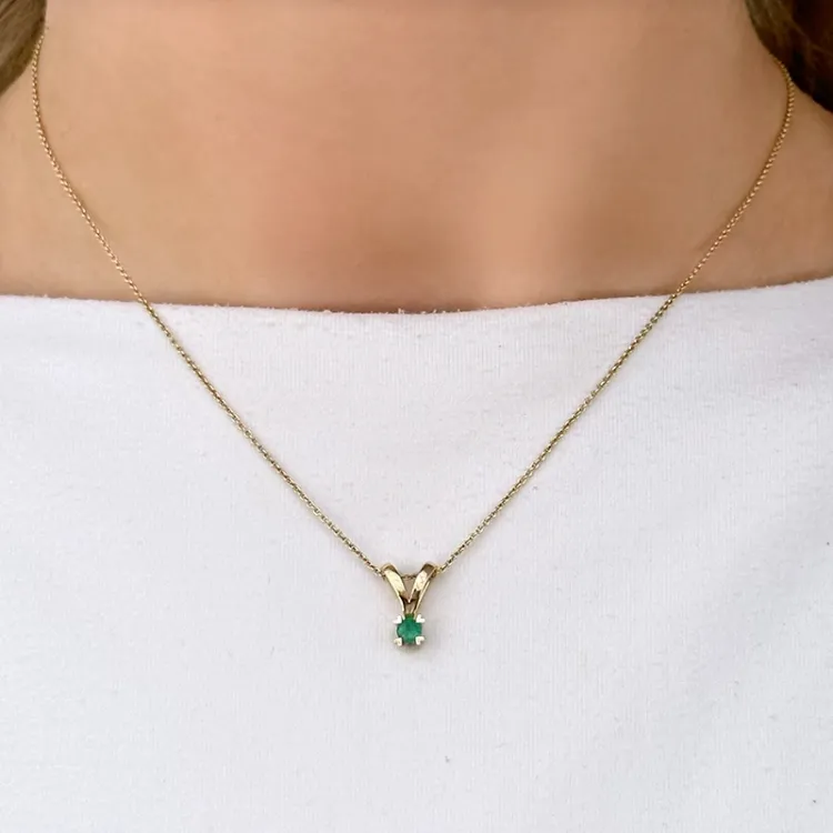 grünem Smaragd Anhänger in 14 karat Gold 0,22 ct