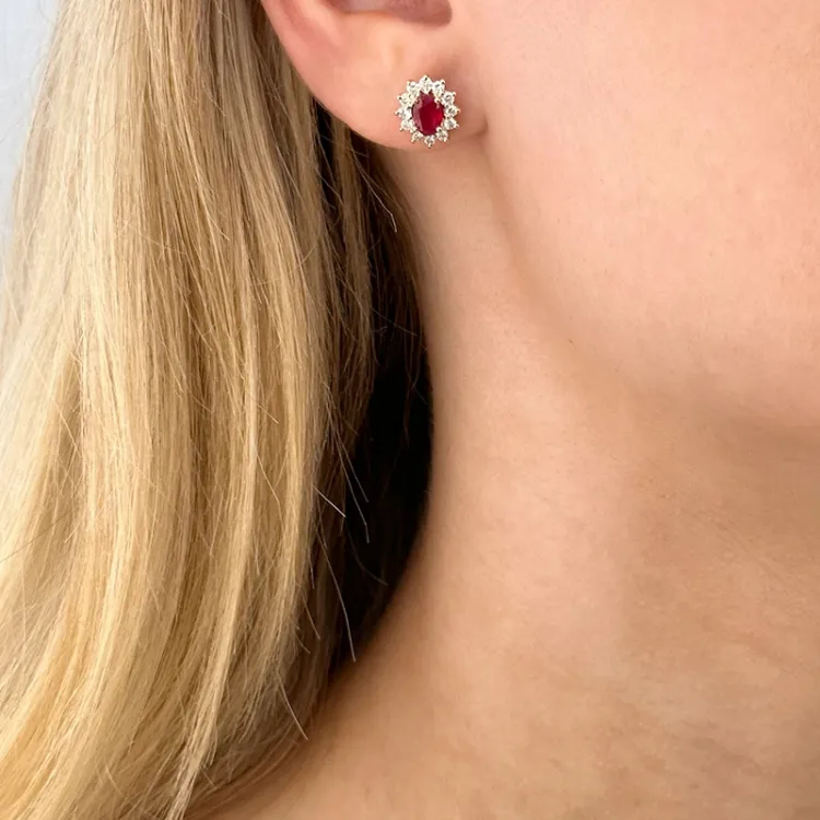 Rubin Rosettenohrstecker in 14 Karat Gold, rhodiniert mit Diamant und Rubin