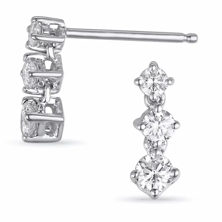 Diamant ohrstecker in 14 karat weißgold mit diamanten