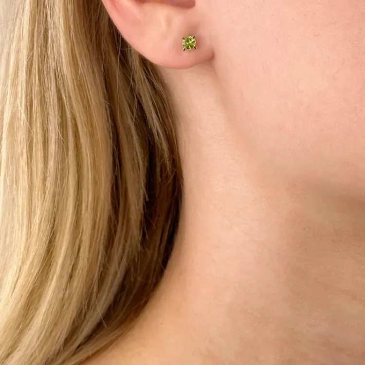 2 x 0,23 ct Peridot Solitärohrstecker in 14 Karat Gold mit Peridot