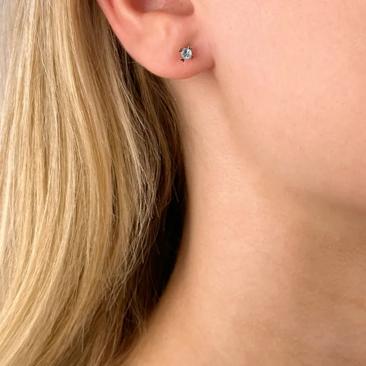 2 x 0,14 ct blauem Topas Solitärohrstecker in 14 Karat Gold mit Topas