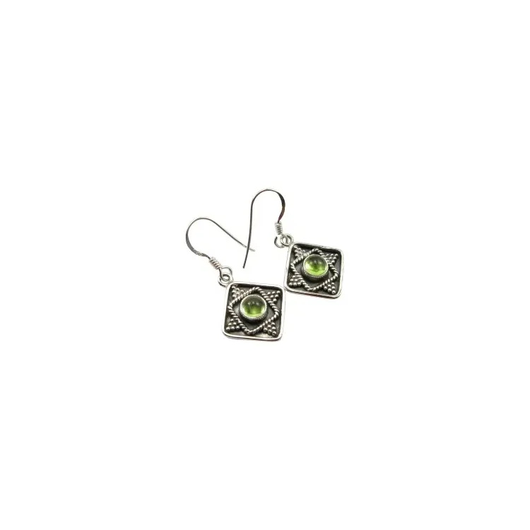viereckigem grünen Peridot Ohrringe in oxidiertem Sterlingsilber