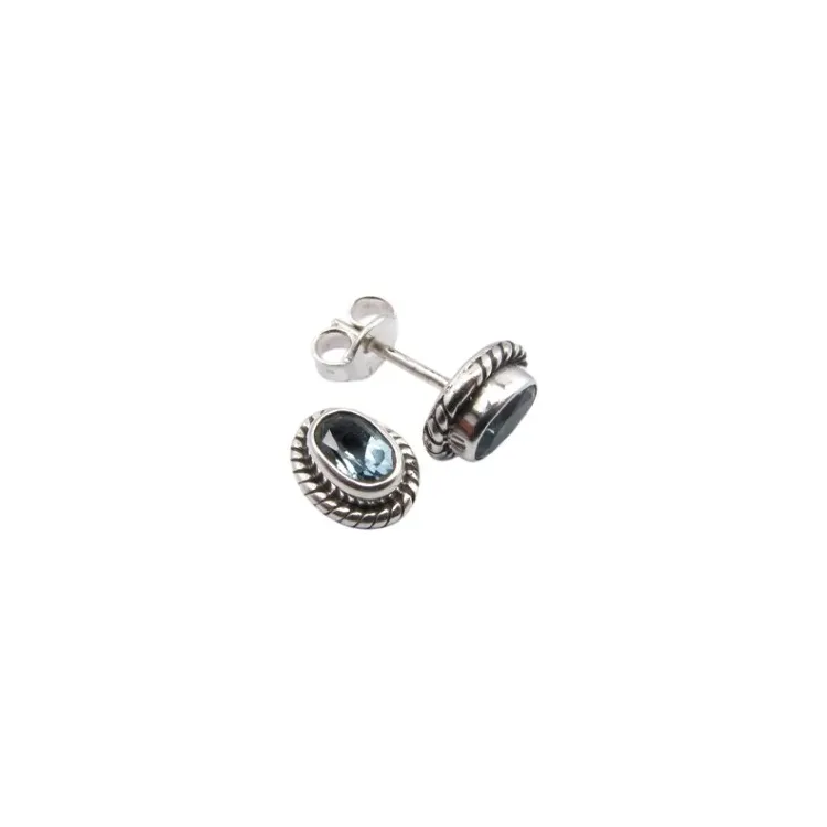 ovalen Ohrstecker in rhodiniertem Silber