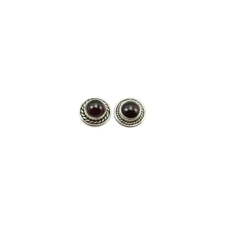 Granat Ohrstecker in oxidiertem Sterlingsilber