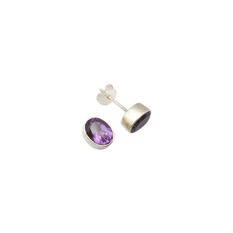 Ovalen violettem Amethyst Ohrstecker in Silber
