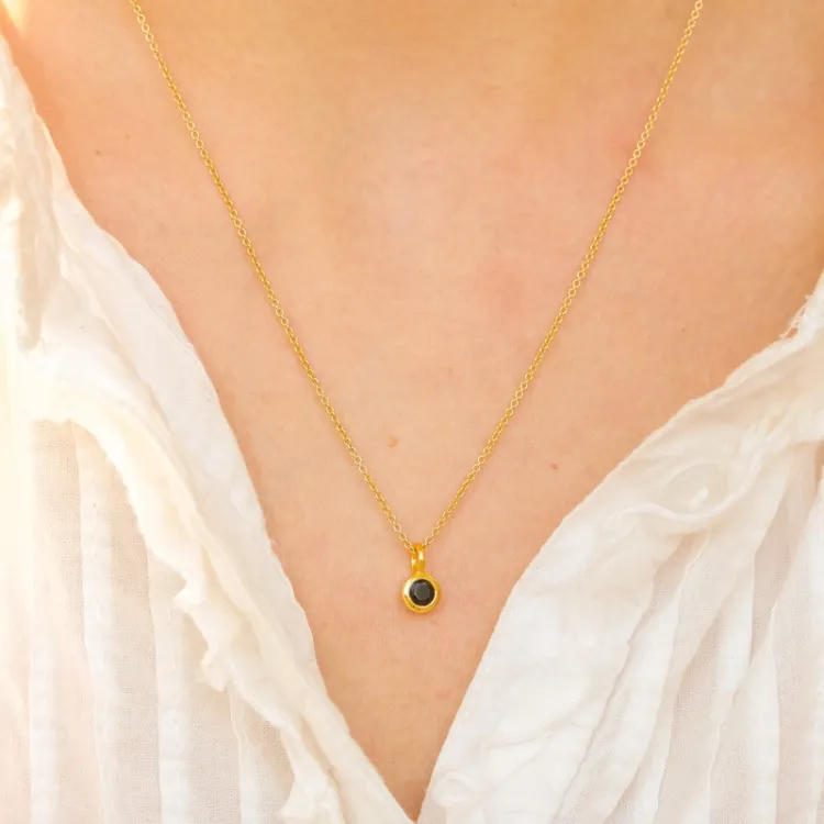 klein schwarz Onyx Anhänger aus vergoldetem Sterlingsilber - Loom Stones