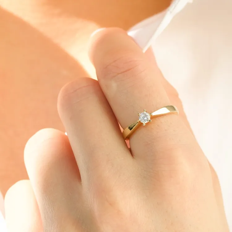 4,5 mm Zirkon Goldring aus 9 Karat Gold