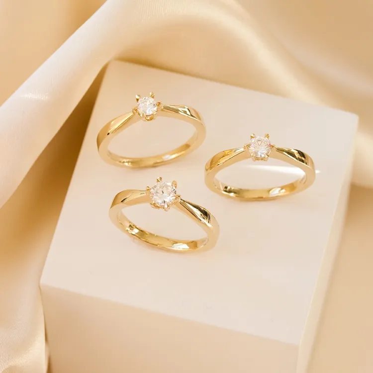 4,5 mm Zirkon Goldring aus 9 Karat Gold