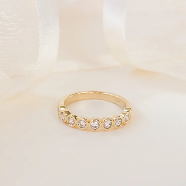 Zirkon Goldring aus 9 Karat Gold