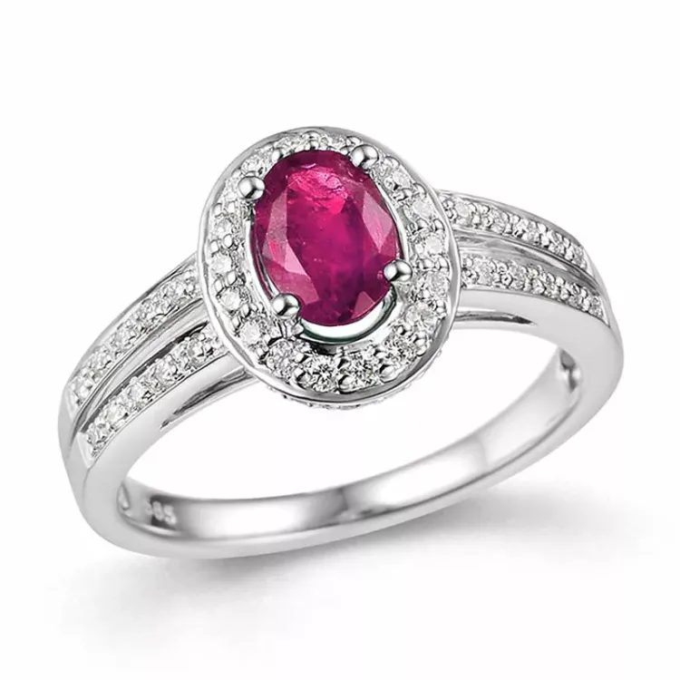 ovaler Rubin Ring in 14 Karat Weißgold 0,336 ct