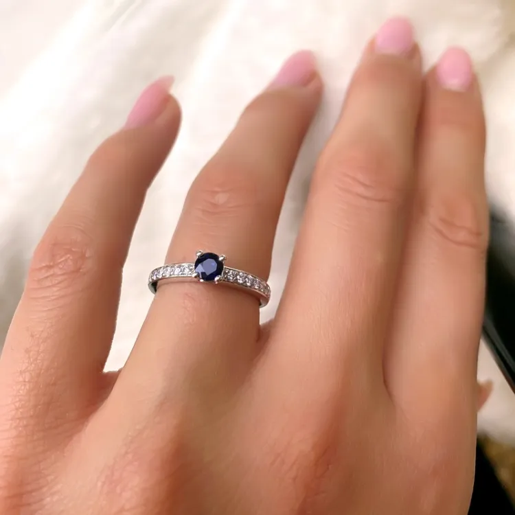blauem Saphir Diamantring in 14 Karat Weißgold 0,20 ct 