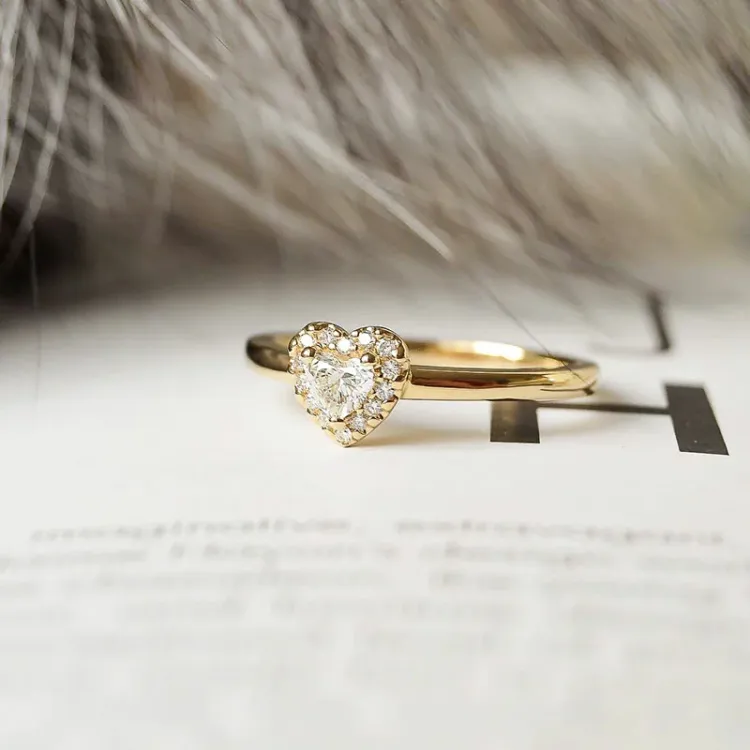 Herz diamantring in 14 karat gold 0,24 ct 0,08 ct