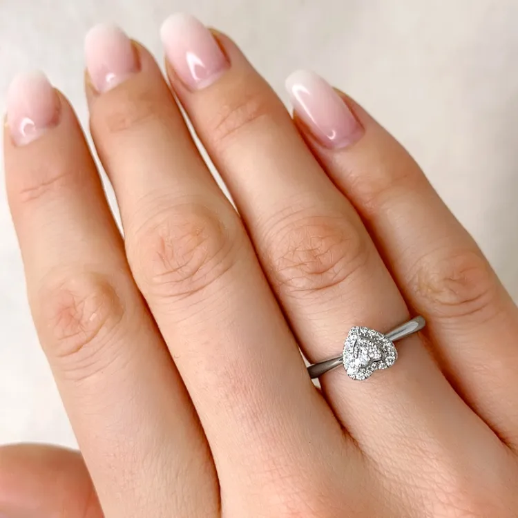 Herz Diamantring in 14 Karat Weißgold 0,14 ct