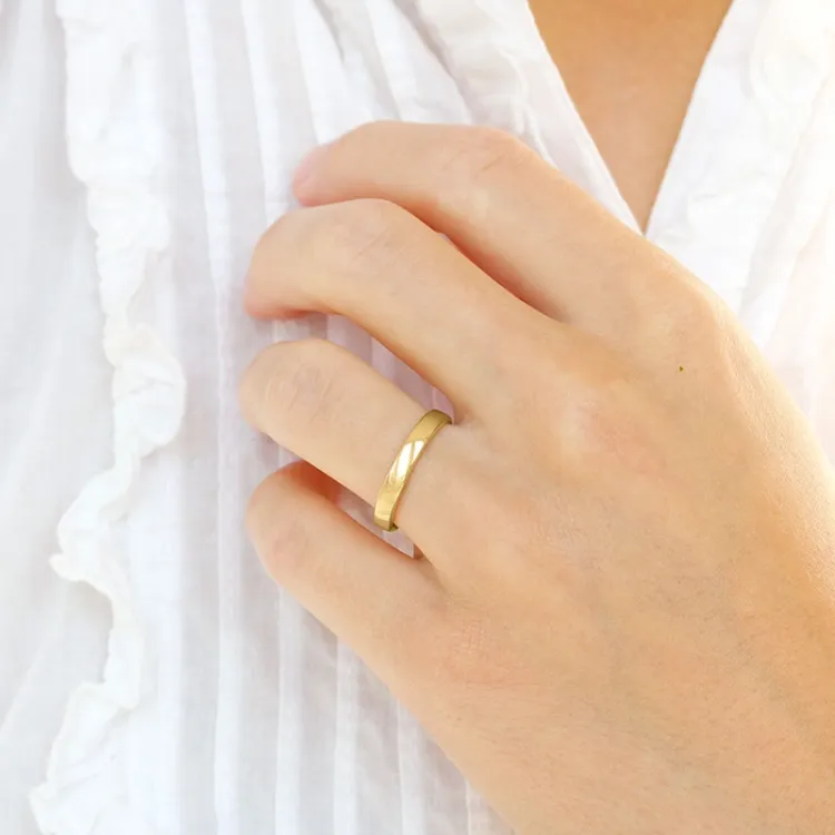 4 und 3 mm trauringe aus 14 Karat Gold - set