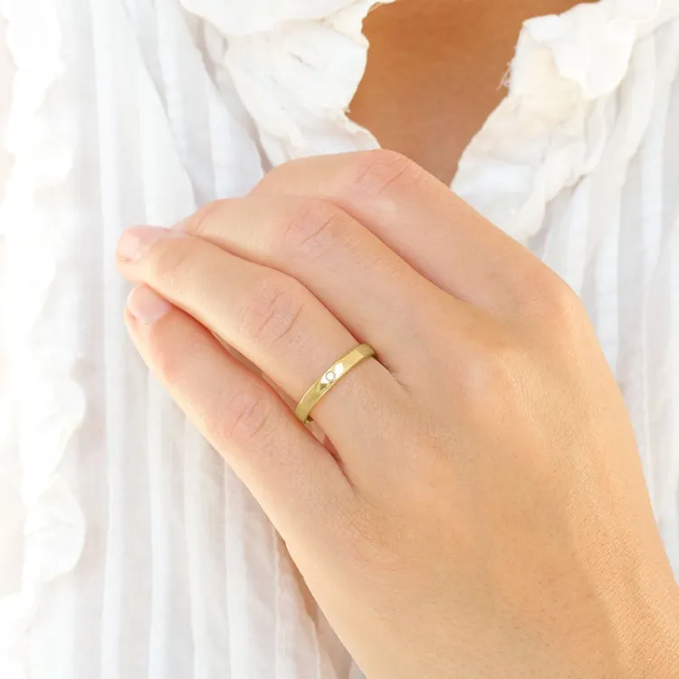 4 und 3 mm trauringe aus 14 Karat Gold 0,02 ct - set