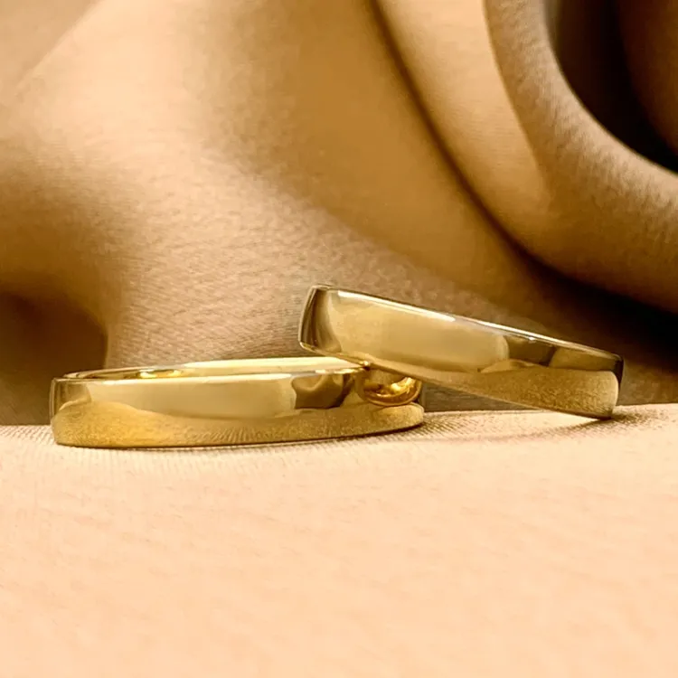 4 mm trauringe aus 9 Karat Gold - set