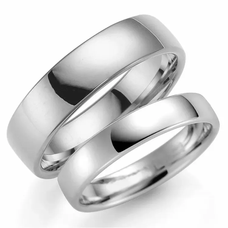 5 und 4 mm trauringe aus 14 Karat Weißgold - set