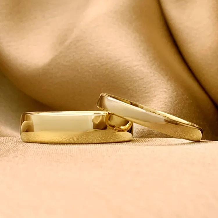 6 und 3 mm trauringe aus 9 Karat Gold - set