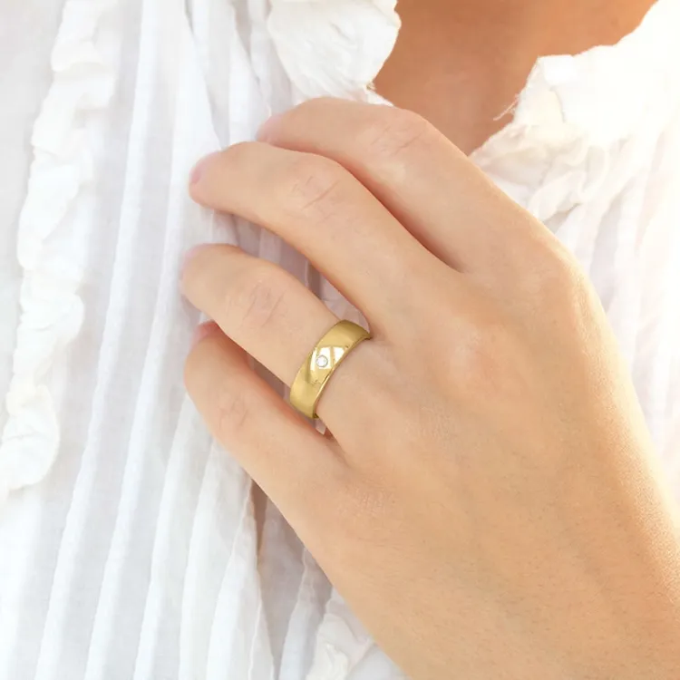 6 mm trauringe aus 9 Karat Gold 0,03 ct - set