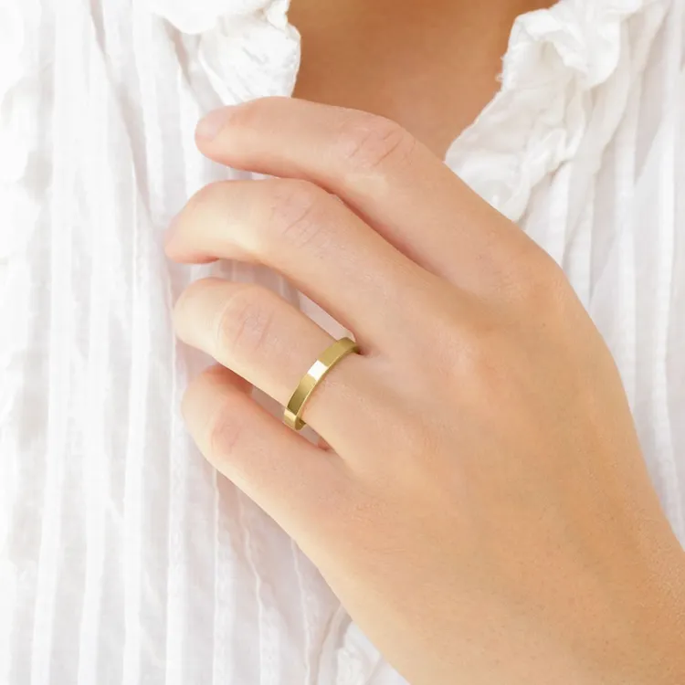 4 und 3 mm trauringe aus 9 Karat Gold - set