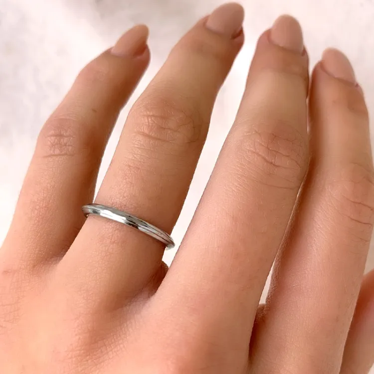 Polierter eng ring aus silber