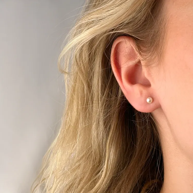 4 mm elfenbeinweiß Perleohrringe in 14 Karat Gold