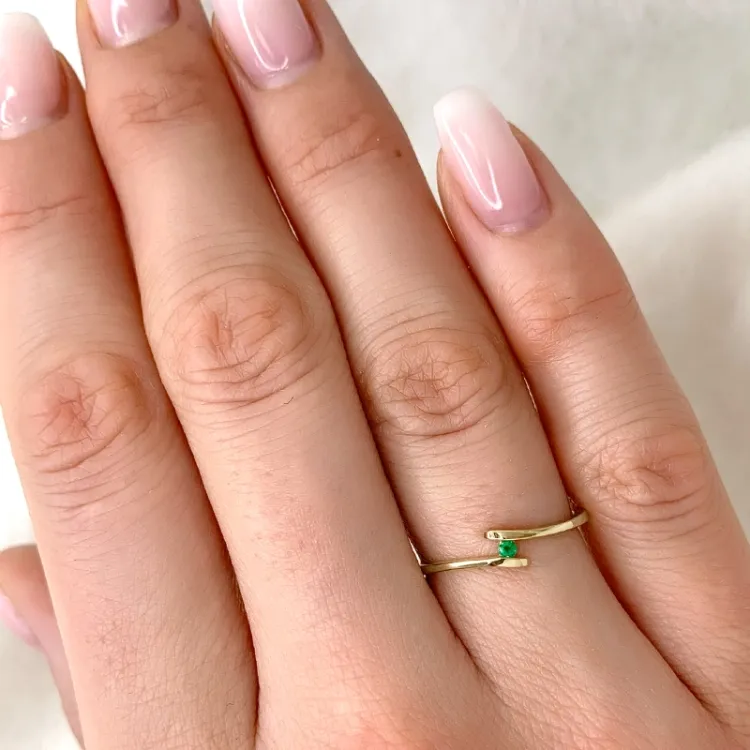 Smaragd ring in 9 karat gold 0,02 ct