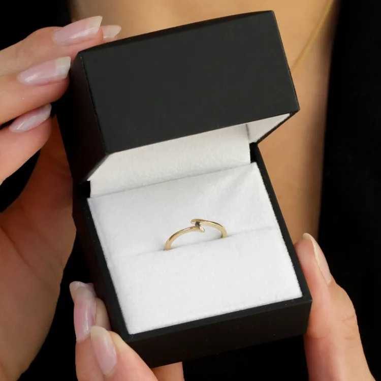 schwarz Diamant Ring in 9 Karat Gold 0,02 ct