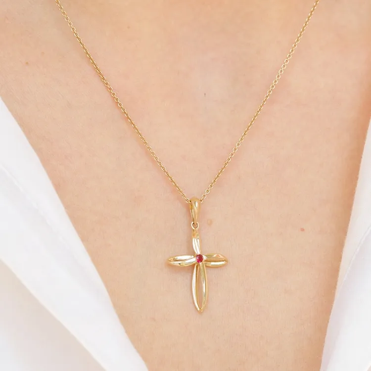 Elegant kreuz rubin anhänger in 9 karat gold 0,04 ct